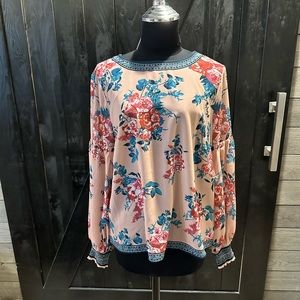 Beautiful floral blouse, great condition size small